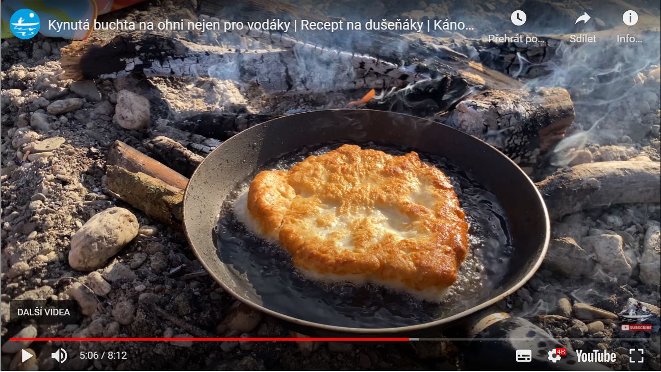 kynuta-buchta-na-ohni-dusenak-langose-vandr-bushcraft-paddling-tramp-langos