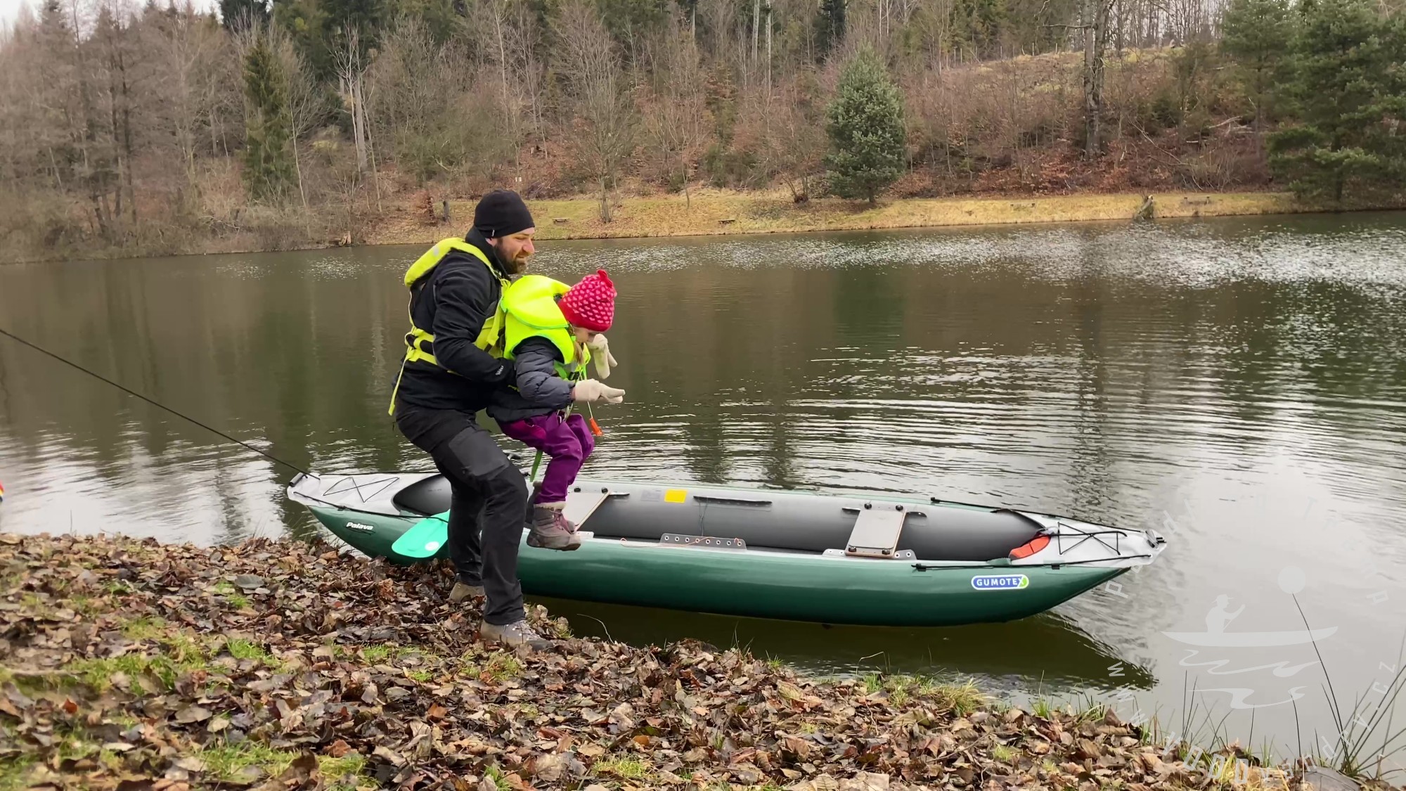 Splutí rybníku s dětmi | Ikea dřívkáč | Vepřová panenka – vodácký oběd | Vodácký bushcraft