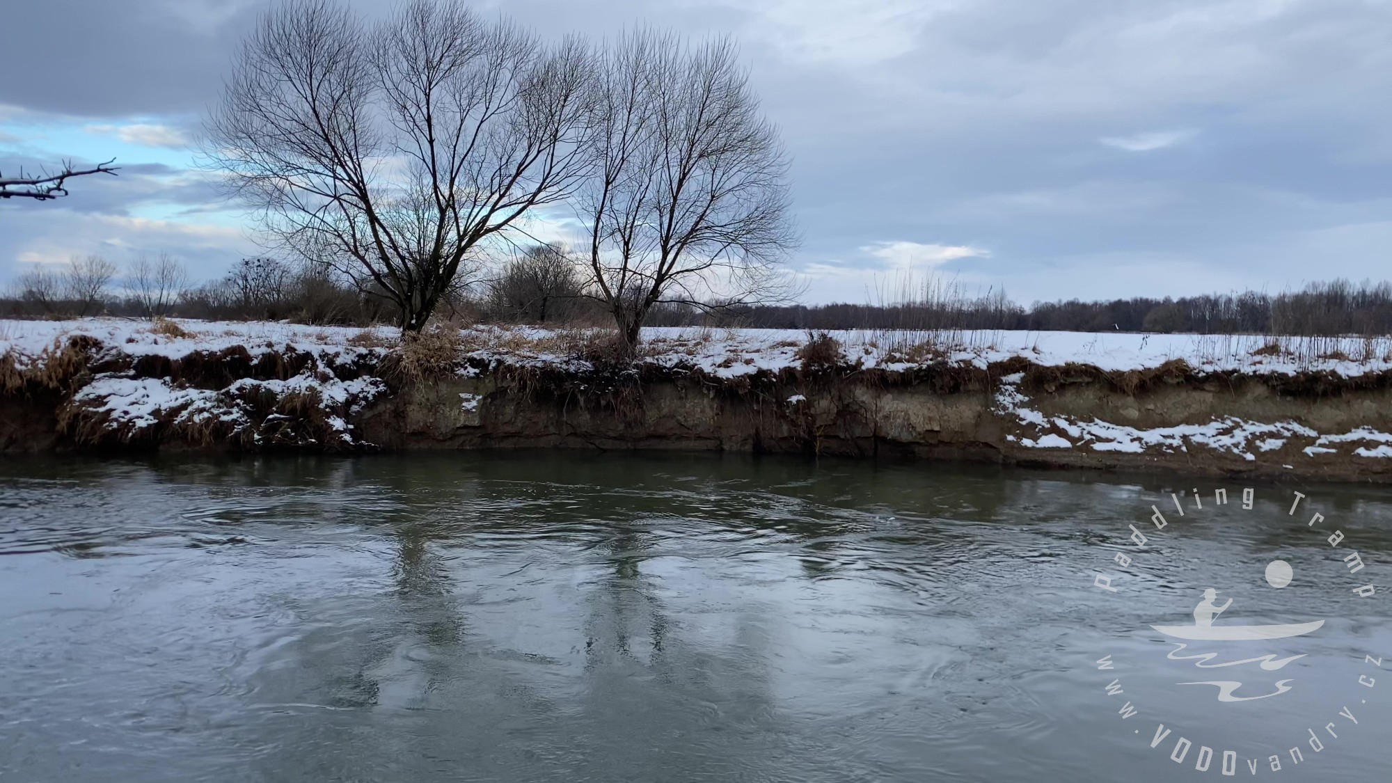Zimní splutí řeky Opavy s přespáním v diviznové zátoce | Vodácký bushcraft | Vaření v přírodě