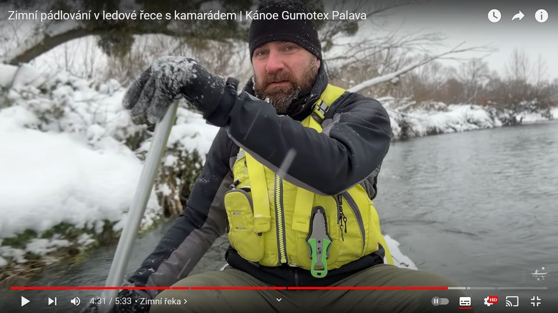 Zimní pádlování v ledové řece s kamarádem | Kánoe Gumotex Palava